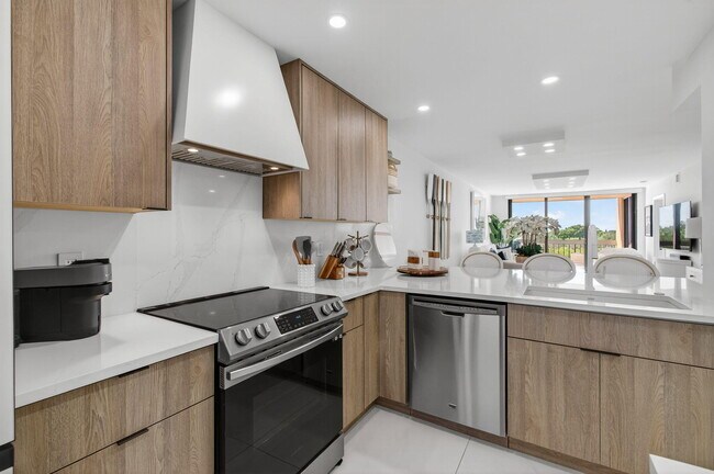 Building Photo - 600 Egret Cir