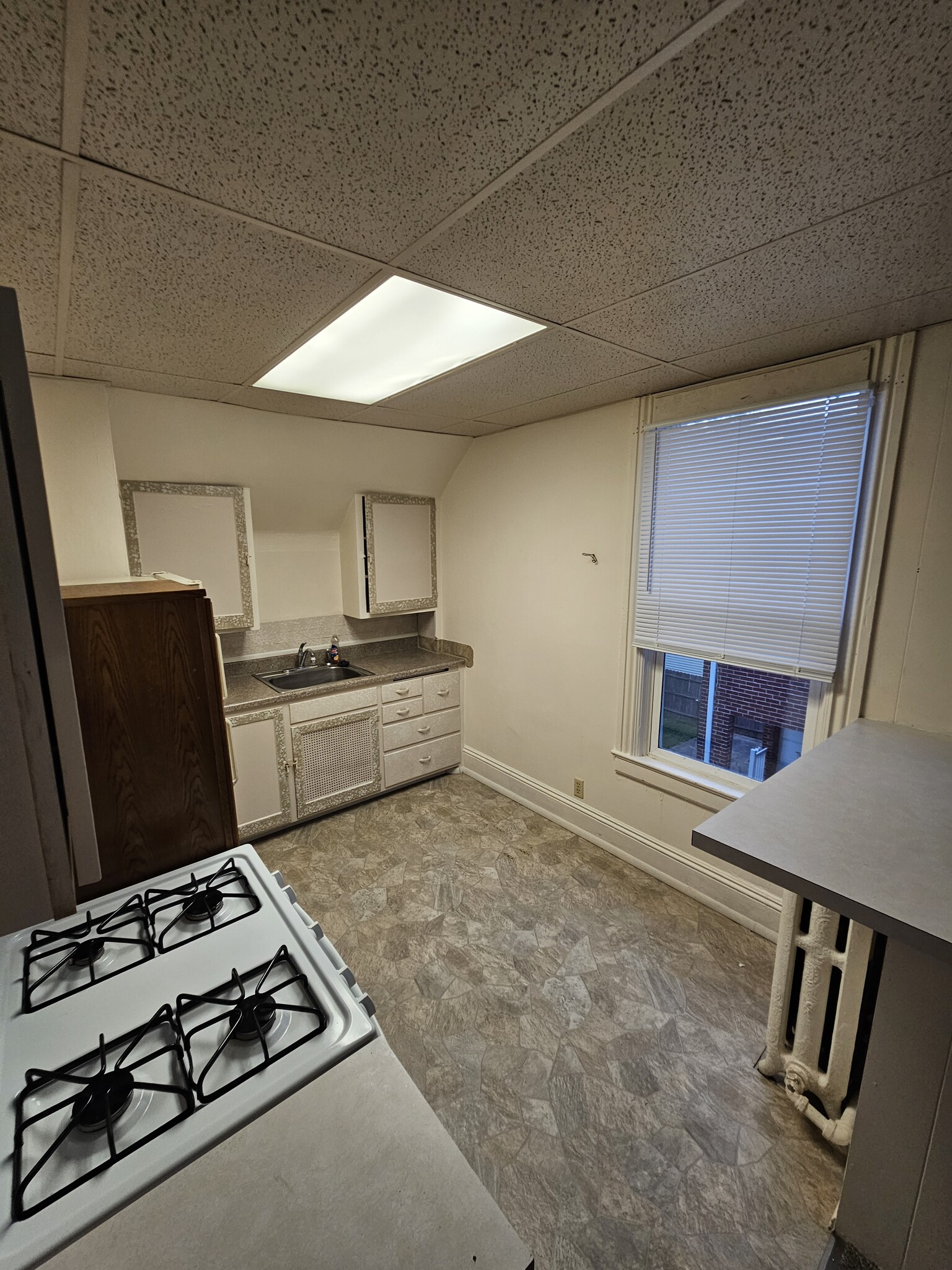 Kitchen - 545 S Douglas Ave