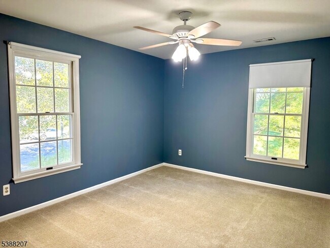 Building Photo - 184 Milkweed Ct