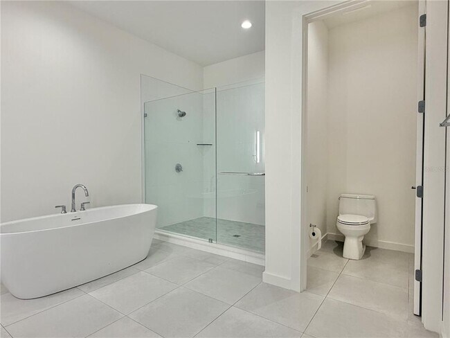 Building Photo - 920 N Osceola Ave