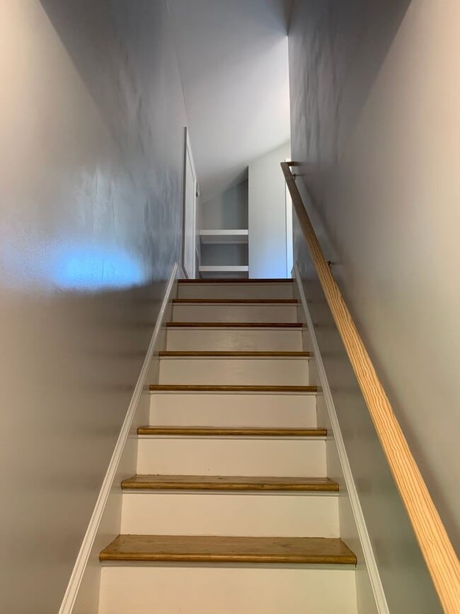 Building Photo - Charming Home with Large Backyard Near Radford University