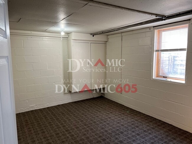 Building Photo - 4+ Bedroom, 2 Bath House with Garage and Fenced Backyard