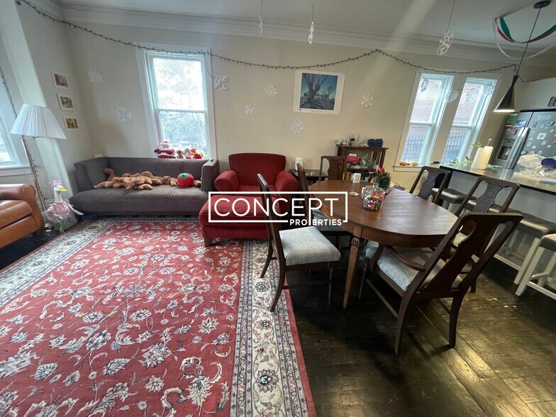 Building Photo - 839 Parker St