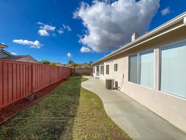 Building Photo - Spacious Single Level 4 Bedroom Home