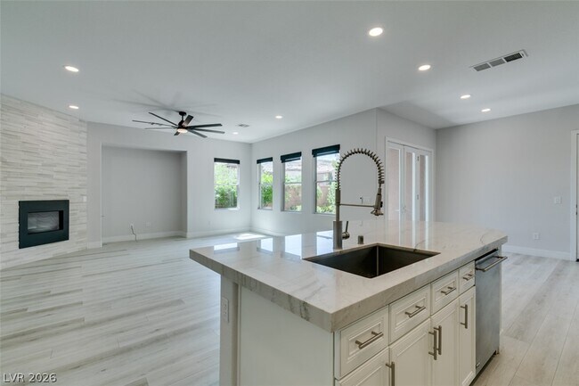 Building Photo - 11370 Merado Peak Dr