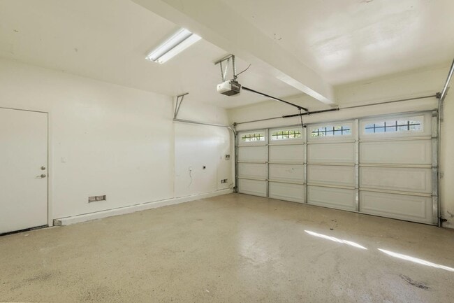 Building Photo - 356 S Paraiso Way