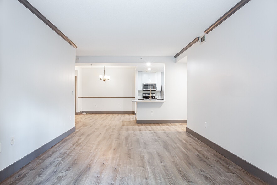 Building Photo - 1074 Peachtree Walk NE