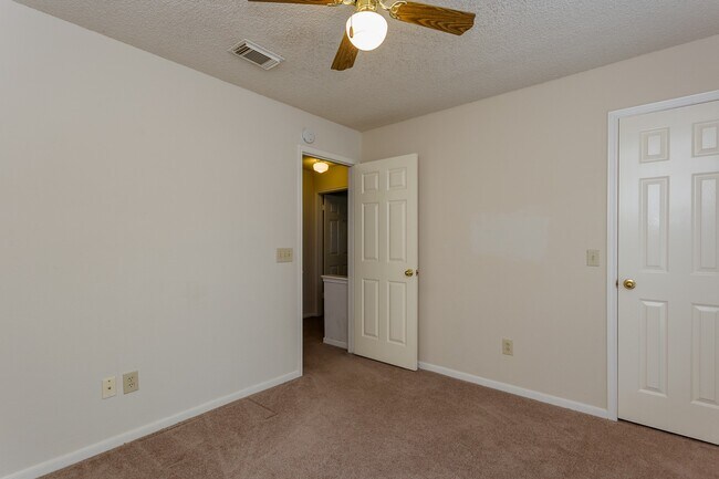 Building Photo - 1123 Cascade Creek Dr