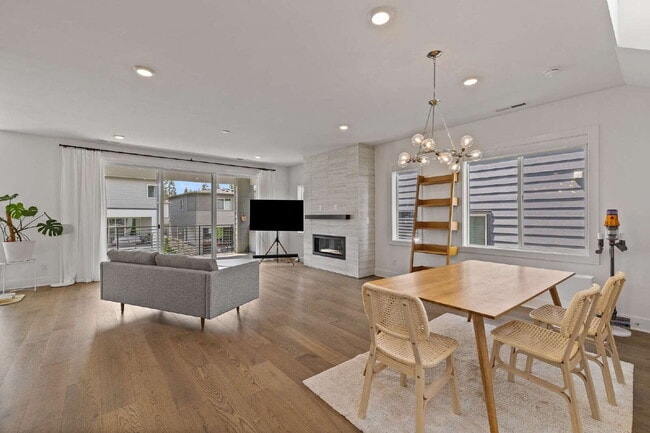 Building Photo - Modern Luxury Living in the Heart of Kirkland- Available for RENT August 15th