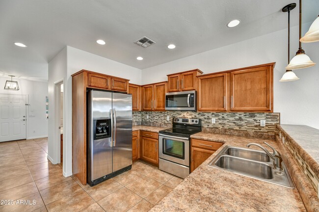 Building Photo - 3805 E Earll Dr