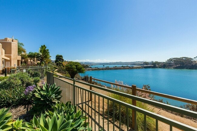 Building Photo - Major Ocean & Lagoon Views from this Beautiful 2 Master Bedroom + Den Ocean Pointe Condo!