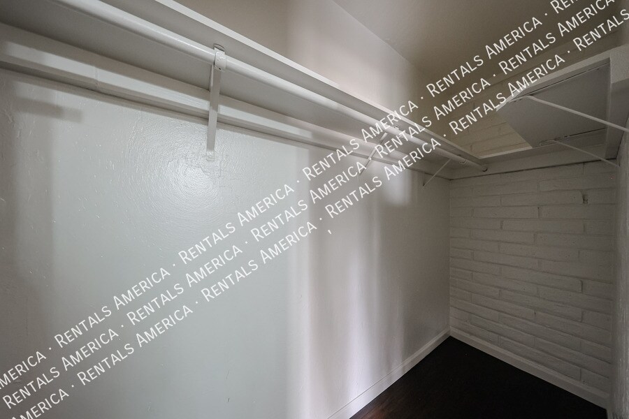 Building Photo - 1713 W Oraibi Dr