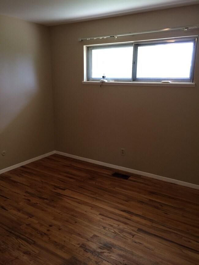 Building Photo - 817 Sequoia Dr