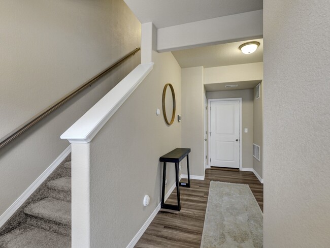 Building Photo - Expansive 3-story home!