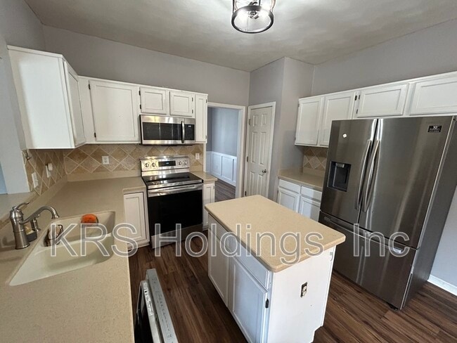 Building Photo - 210 Fallawater Way