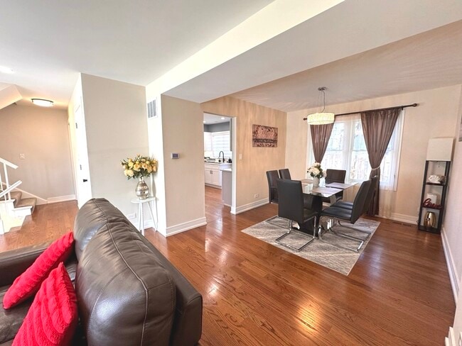 Building Photo - 2210 Clifton Pl