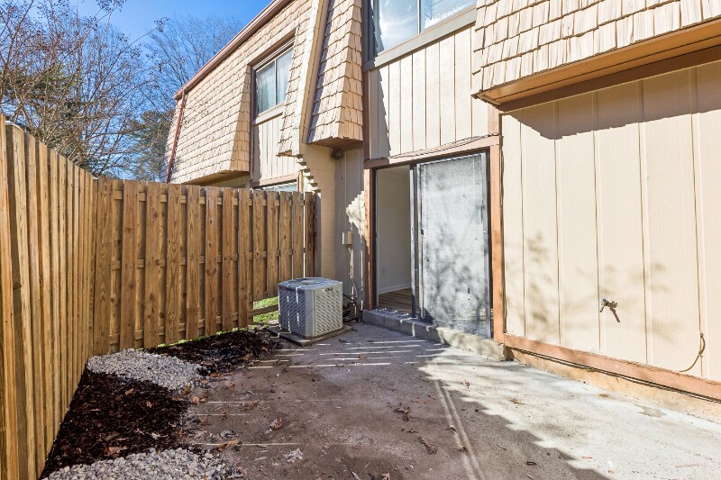 Building Photo - 1561 Malibu Pl