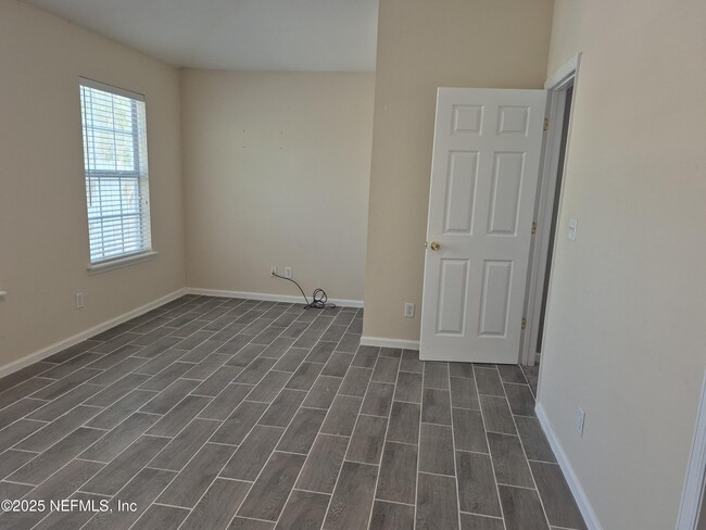 Building Photo - 5851 Parkstone Crossing Dr