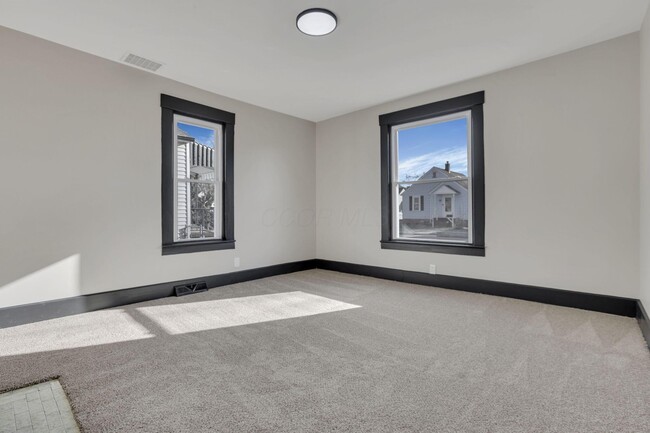 Building Photo - 401 Miller Ave