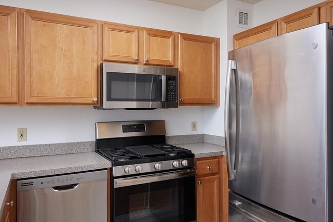 Building Photo - 7111 Woodmont Ave