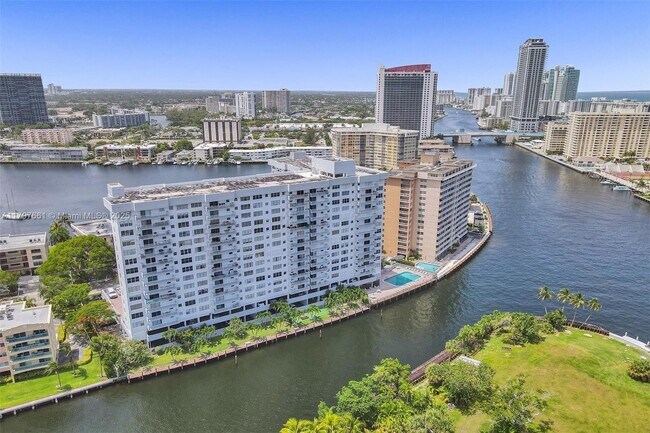 Building Photo - 137 Golden Isles Dr