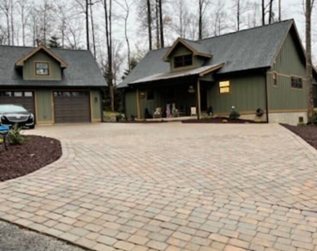 Building Photo - 18 Twisted Birch Dr