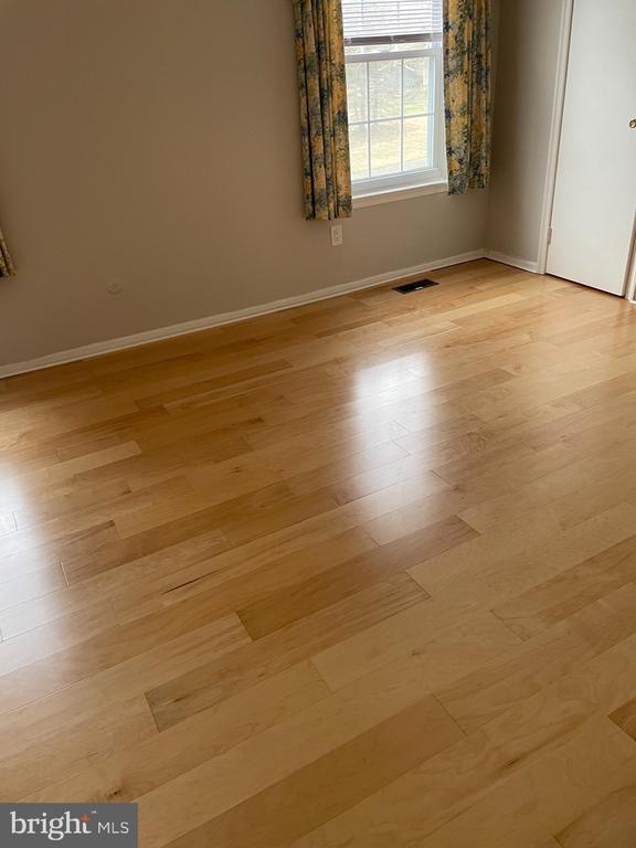 Building Photo - 18 Pond View Dr