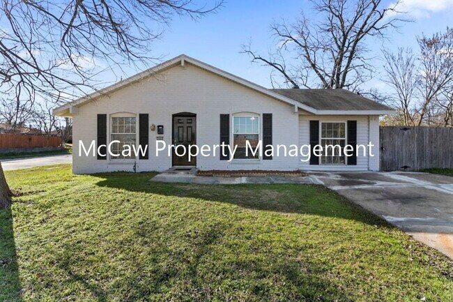 Building Photo - 2600 Bluebird Ln