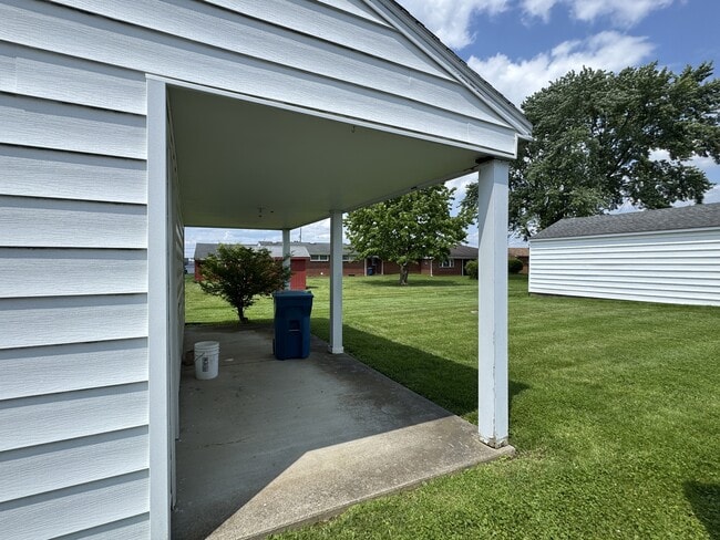 Building Photo - 241 Helena Dr