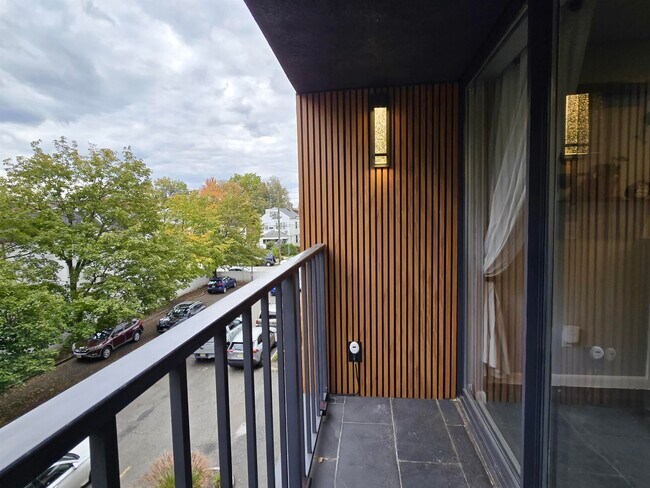 Building Photo - 55 Clinton Pl