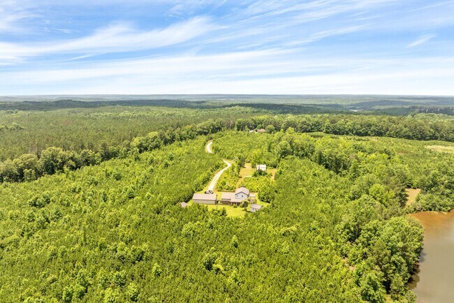 Building Photo - 936 Girls Ranch Rd