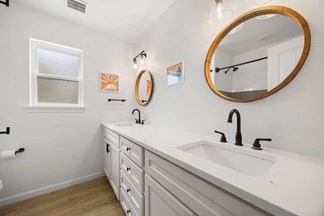 Building Photo - 921 Indian Trail Dr