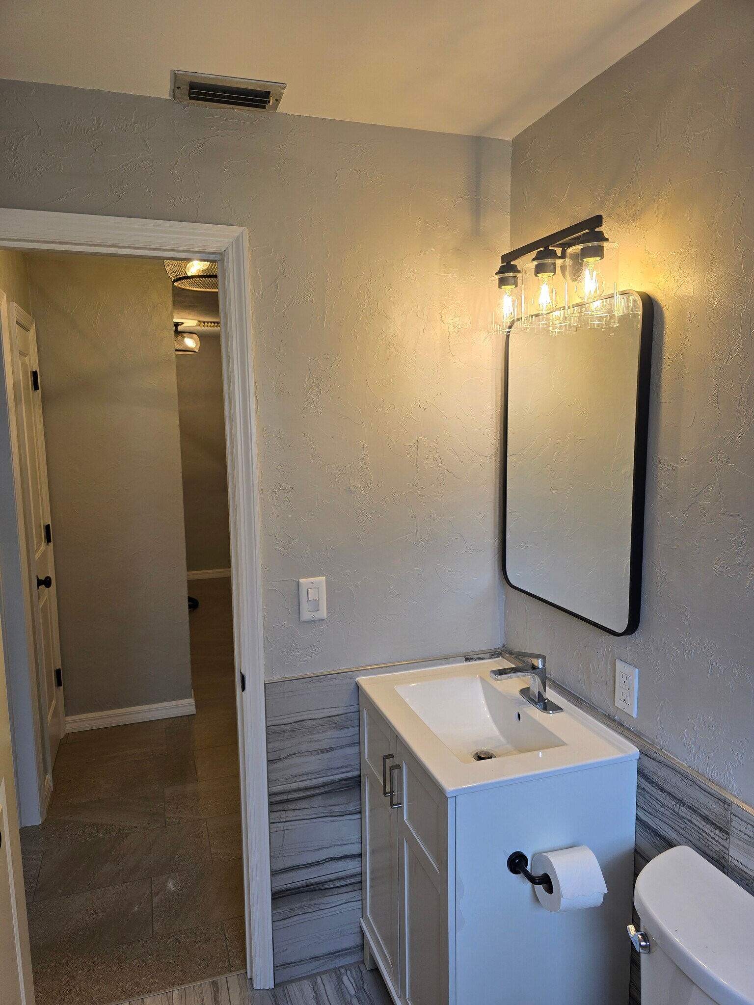 Building Photo - 650 Ave B SW