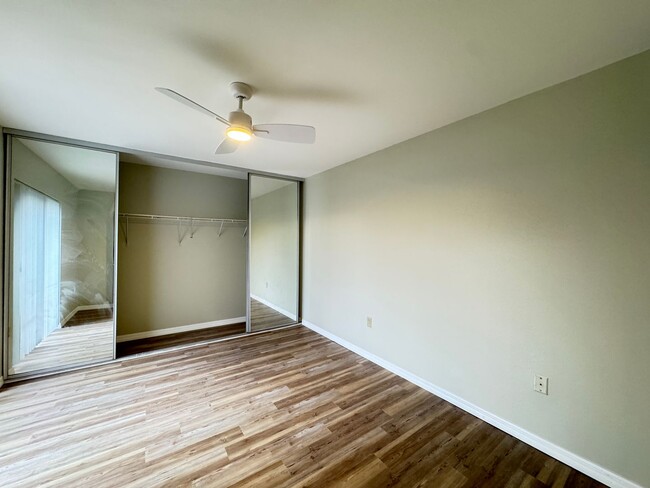 Building Photo - 5268 Middle Ct
