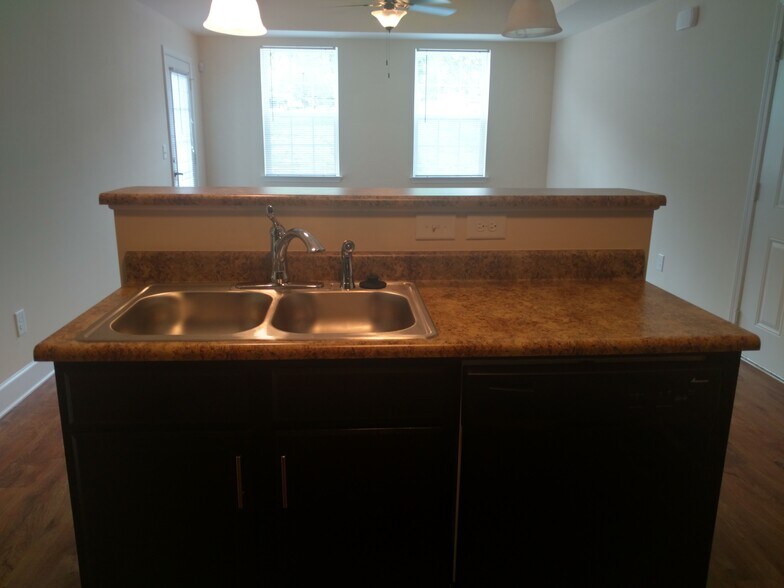 Building Photo - 8201 Lenox Creekside Dr