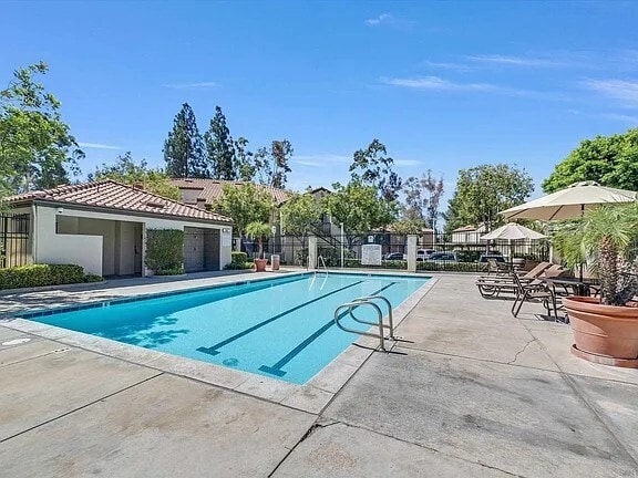 Building Photo - 155 N Cross Creek Rd