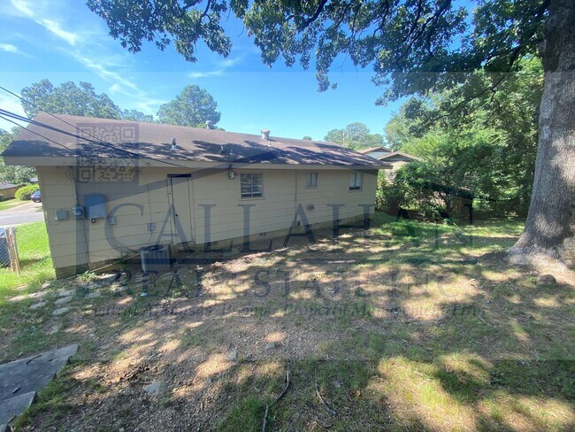 Building Photo - NLR 2 Bedroom Home