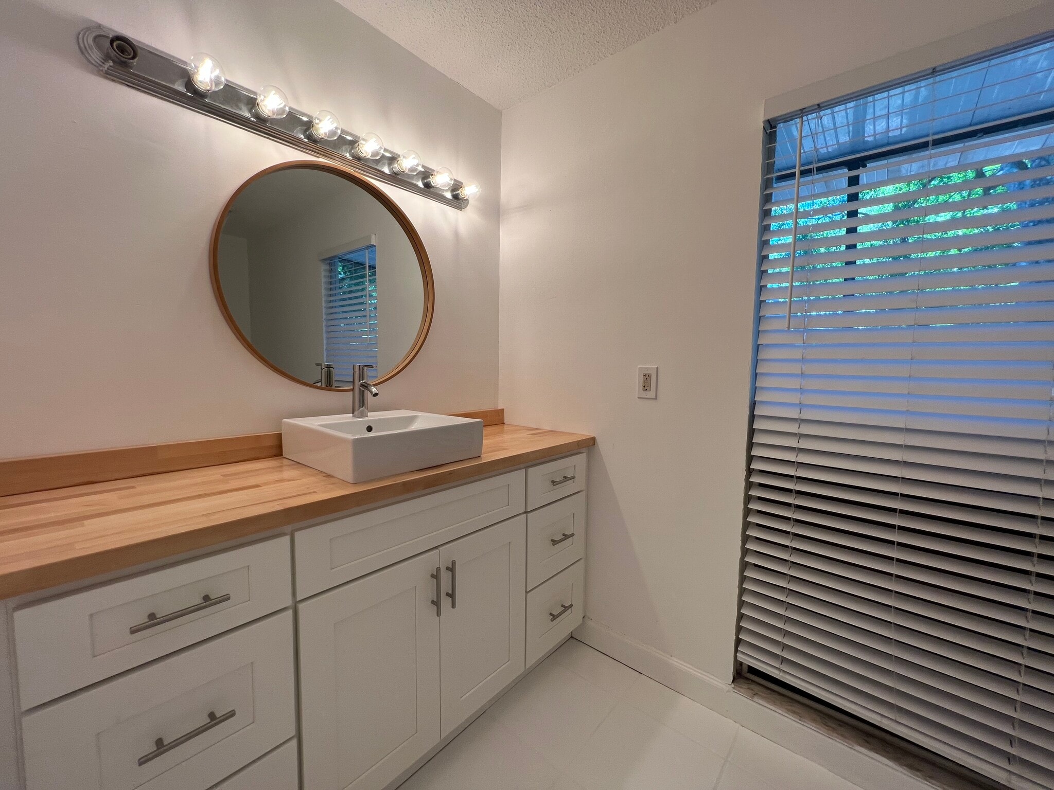 Building Photo - 701 SW 75th St