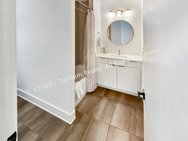 Building Photo - 2807 Delaware Ave