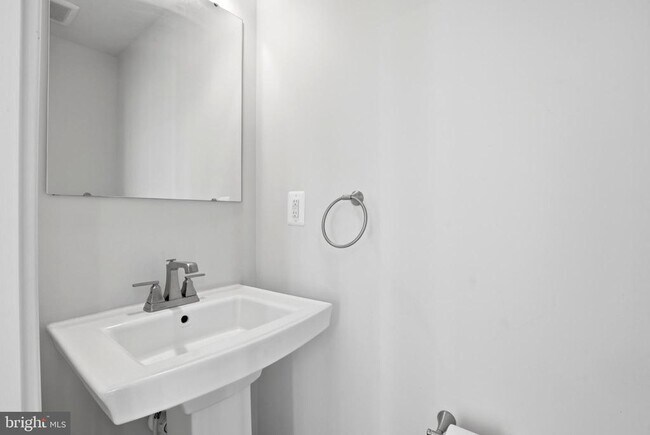 Building Photo - 9623 Tall Oaks Rd