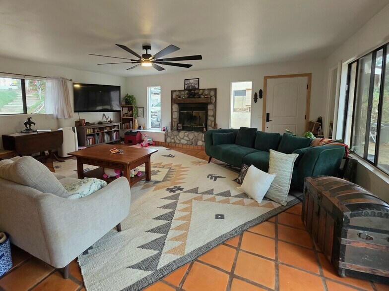 Building Photo - 2029 Willow Glen Rd