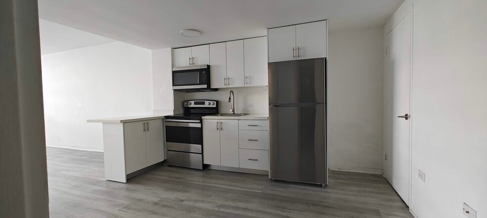 Building Photo - 801 Brickell Bay Dr