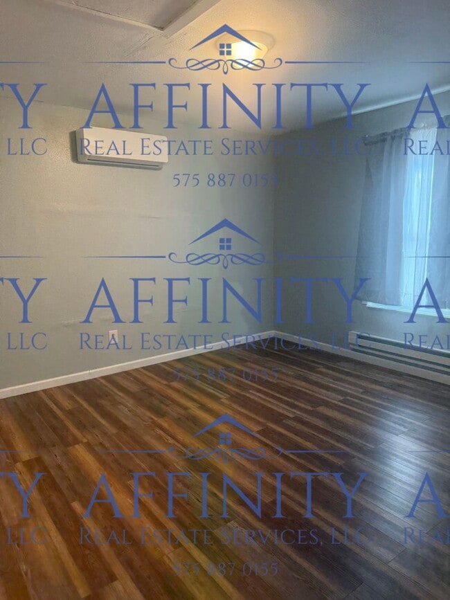 Building Photo - 2 Bedroom Home