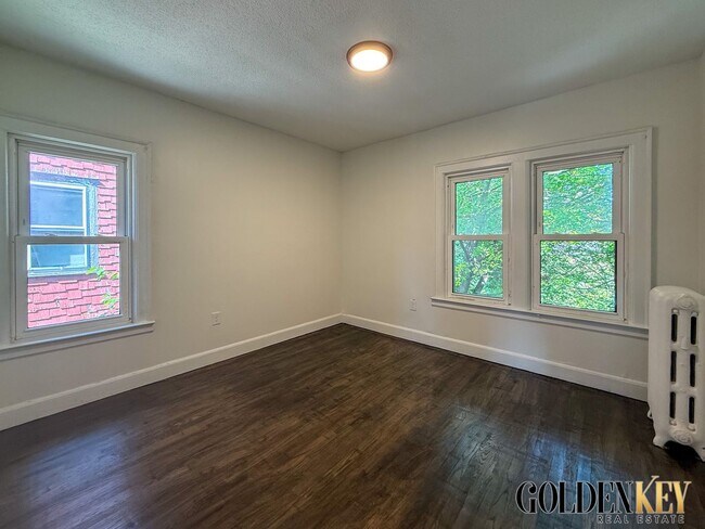 Building Photo - Beautifully redone large 3 bedroom home!