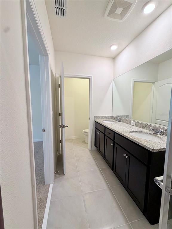 Building Photo - 824 Horsetail Dr