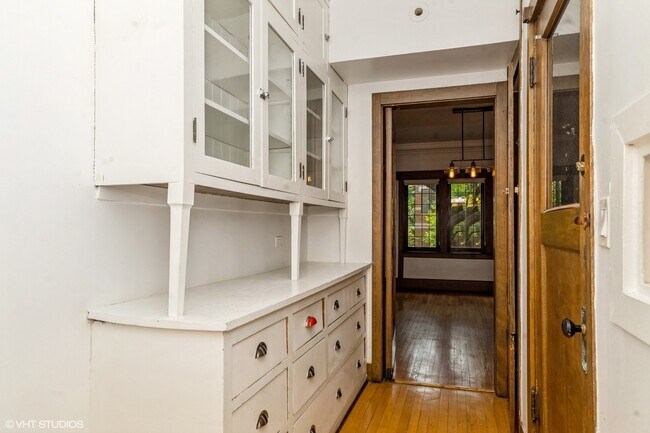 Building Photo - 5656 S Dorchester Ave