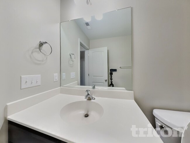 Building Photo - 2900 Dallas Ct