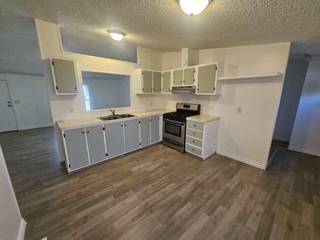 Building Photo - Newly Remolded 3 Bedroom Manufactured Home...