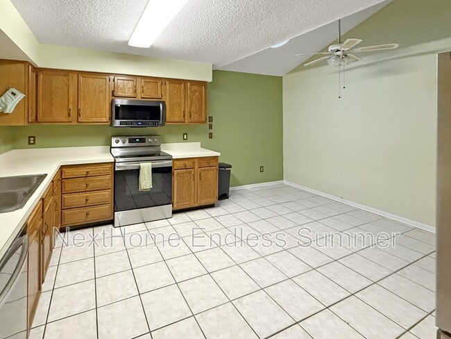 Building Photo - 10879 Cabbage Pond Ct