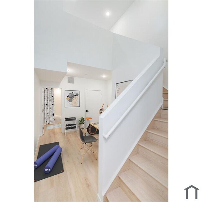 Building Photo - 2717 N Howard St